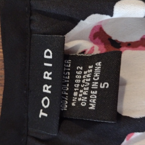 TORRID Floral Butterflies Cold Shoulder Blouse b333 - Picture 2 of 6